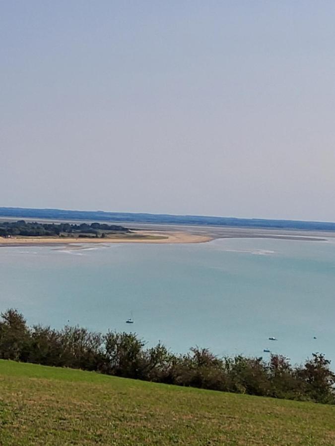 Chez Jollyjune, A Moins D'Une Heure Du Mont Saint Michel Champeaux Exterior foto