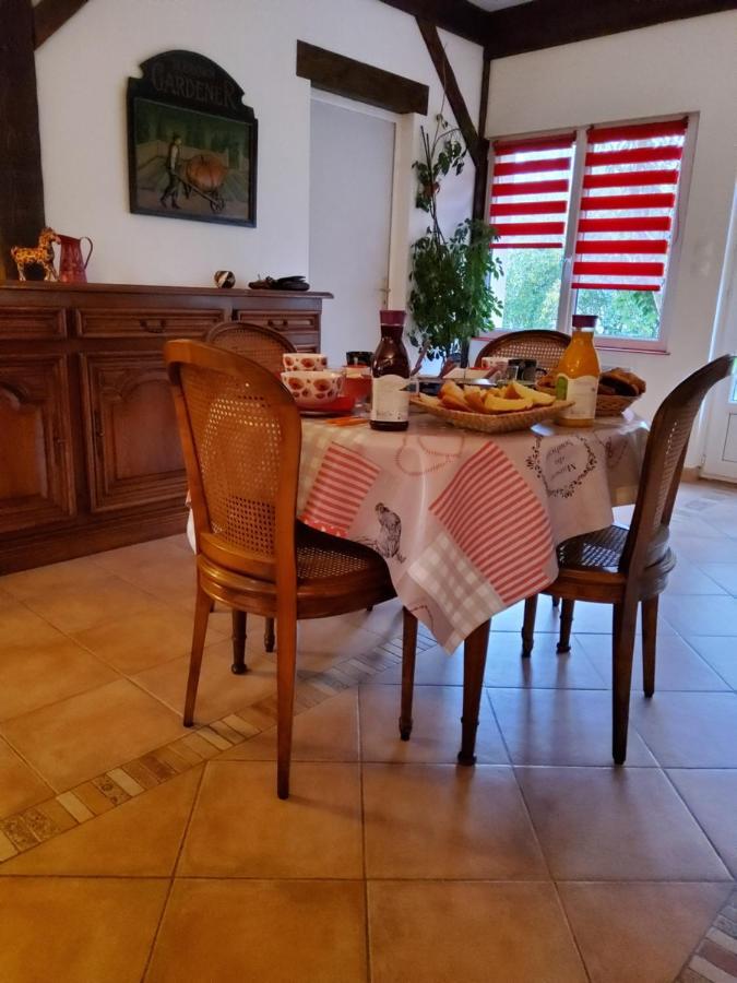 Chez Jollyjune, A Moins D'Une Heure Du Mont Saint Michel Champeaux Exterior foto